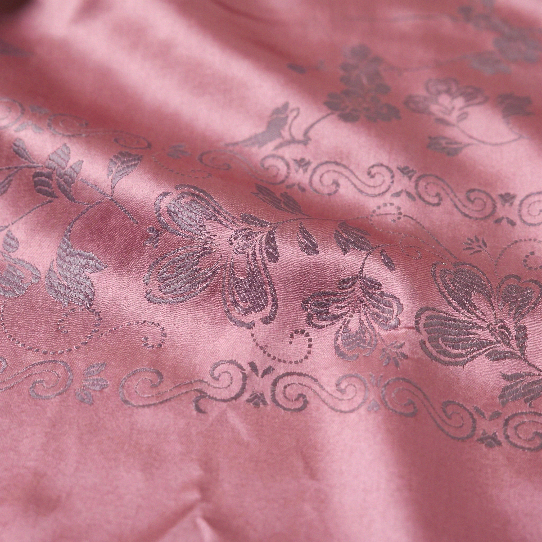 Magpie & Plum Antique Silk Qipao - 「喜上眉梢」古董真絲旗袍