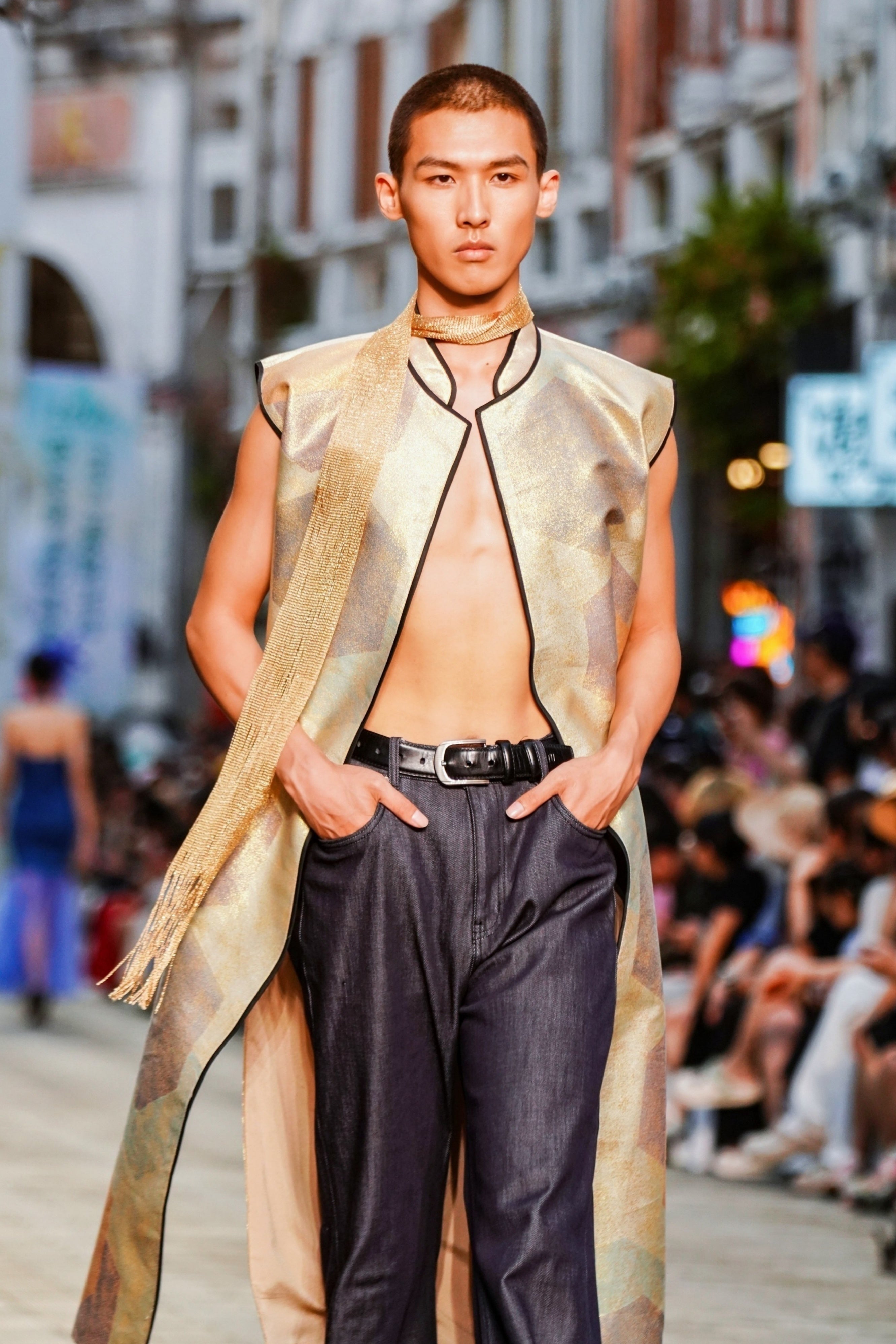 Haute Couture Gold-foil Kesi Tapestry Long Vest - 金箔底緙絲背心