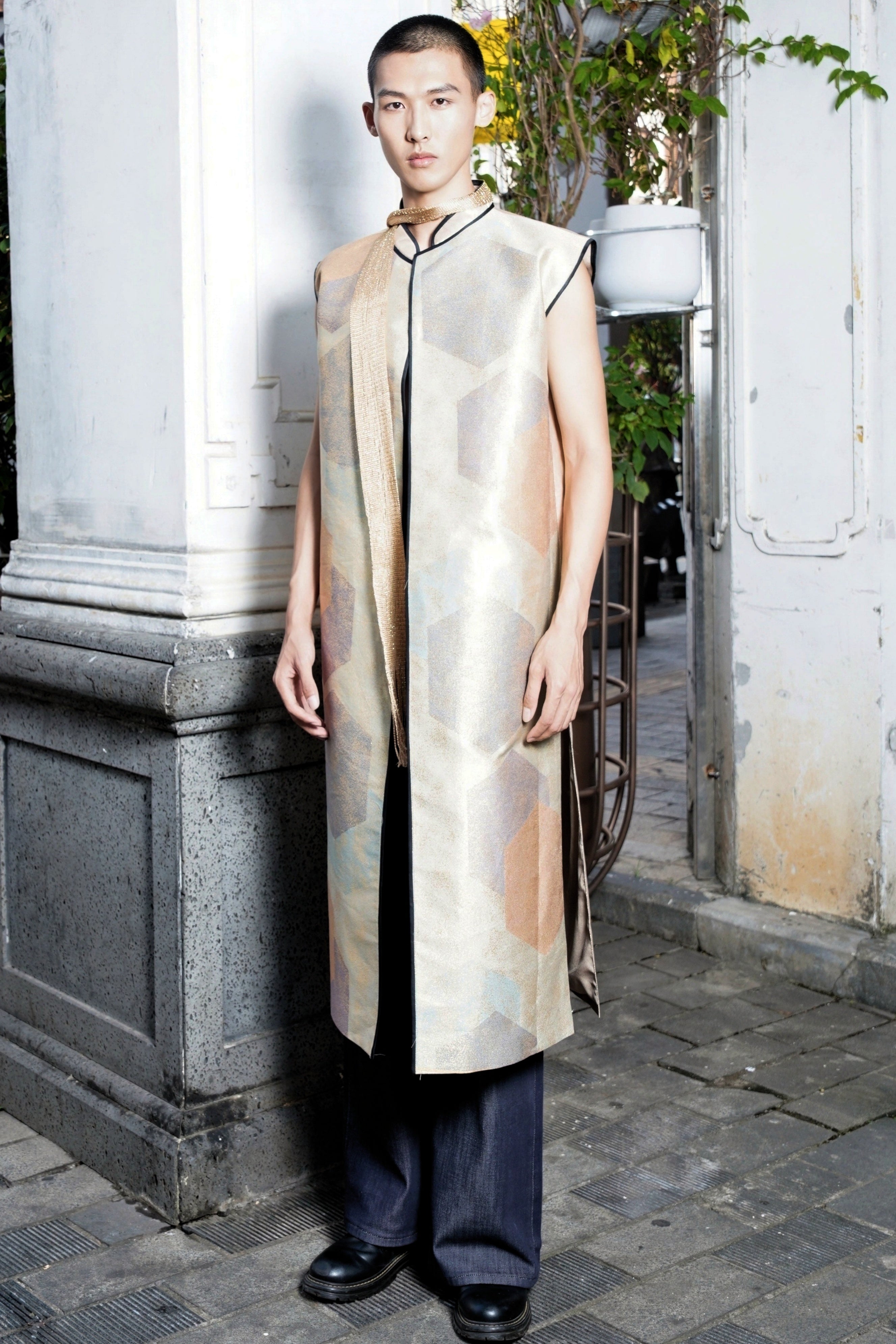 Haute Couture Gold-foil Kesi Tapestry Long Vest - 金箔底緙絲背心