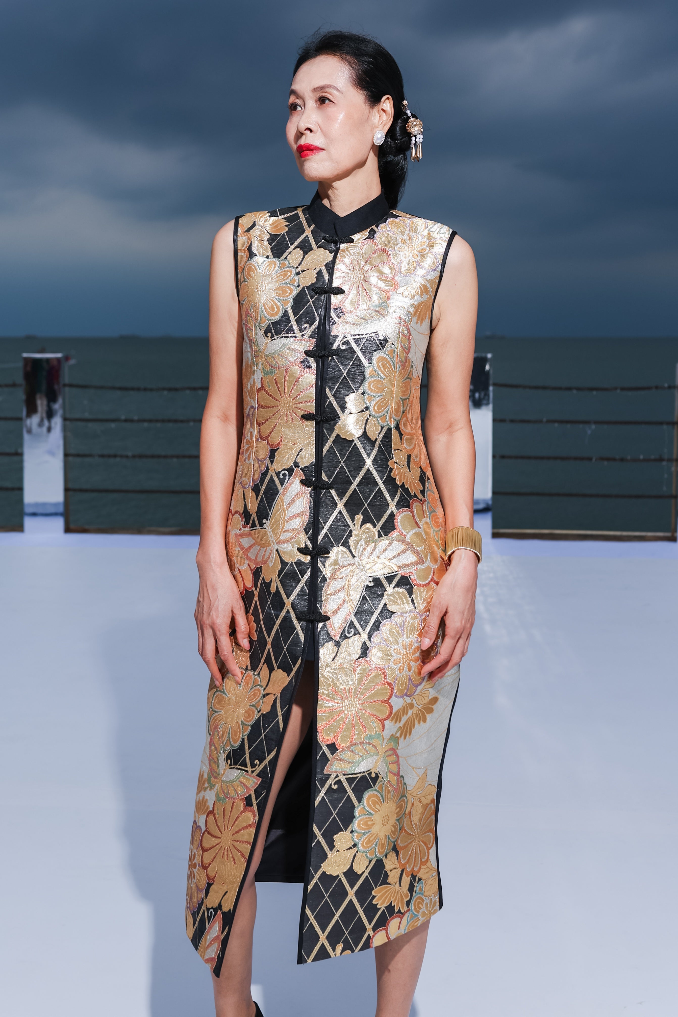 Haute Couture Gold-foil Kesi Tapestry Long Vest - 金箔底緙絲背心
