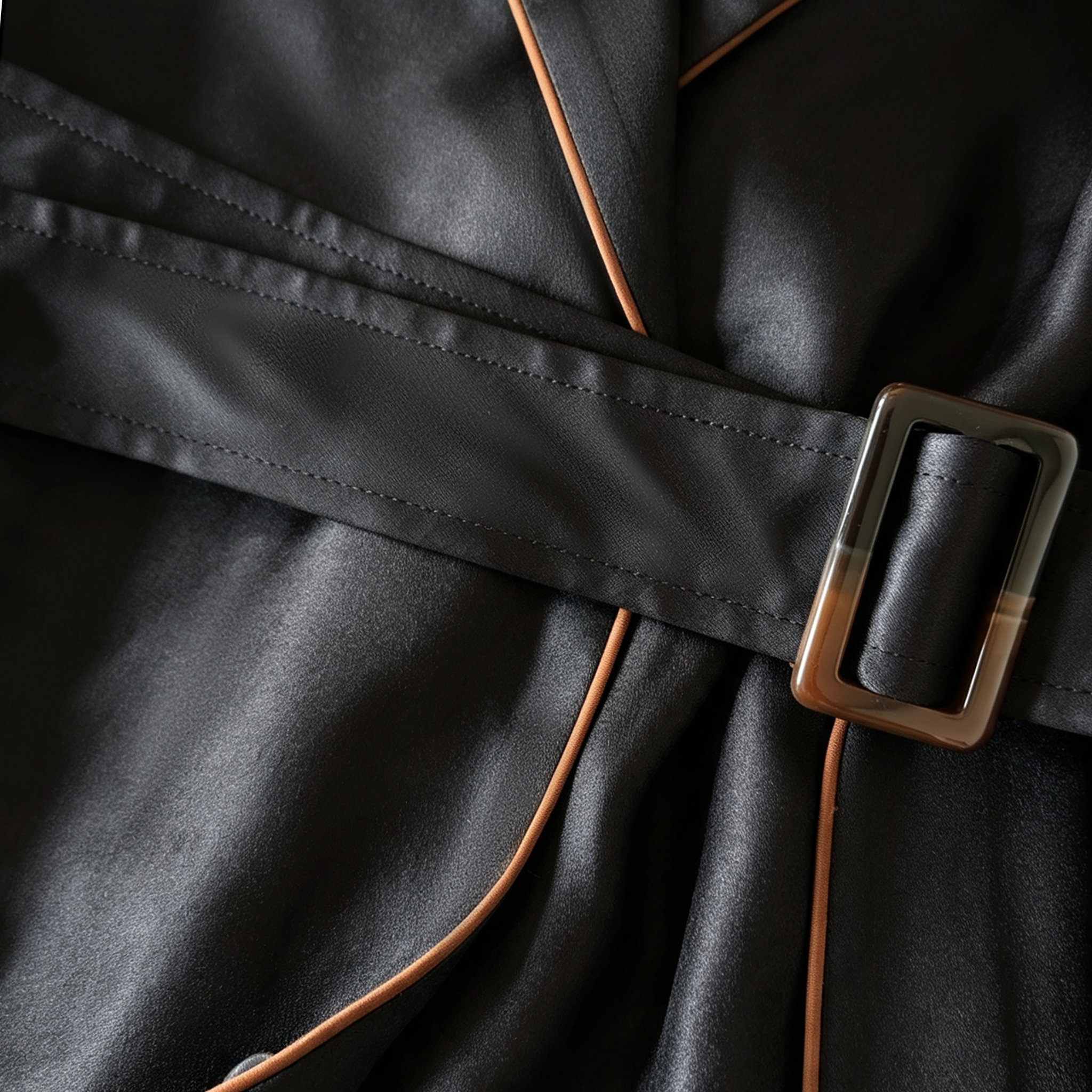 Leather‑Finish Gambiered Canton Silk Trench Coat - 重緞香雲紗風衣外套