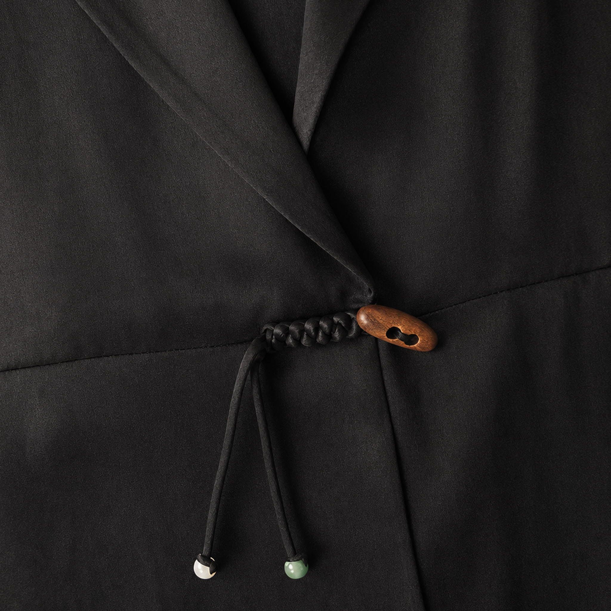 Leather‑Finish Gambiered Canton Silk Curved‑Hem Jacket - 皮子料香雲紗外套