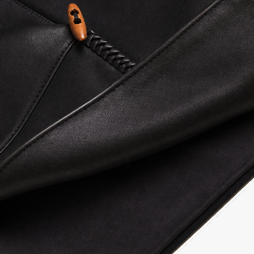 Leather‑Finish Gambiered Canton Silk Curved‑Hem Jacket - 皮子料香雲紗外套