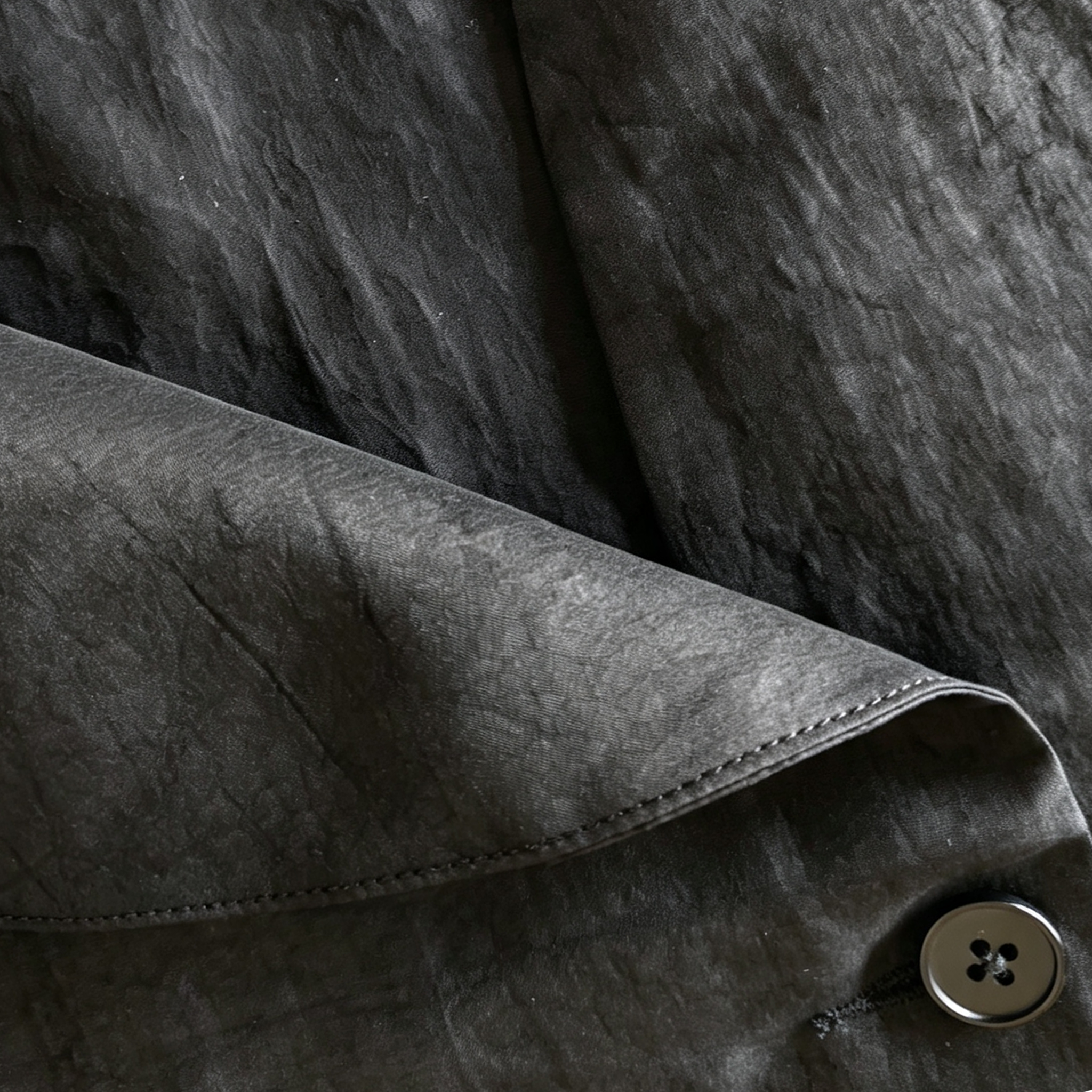 Crackle‑Texture Gambiered Canton Silk - 龜裂紋香雲紗西裝