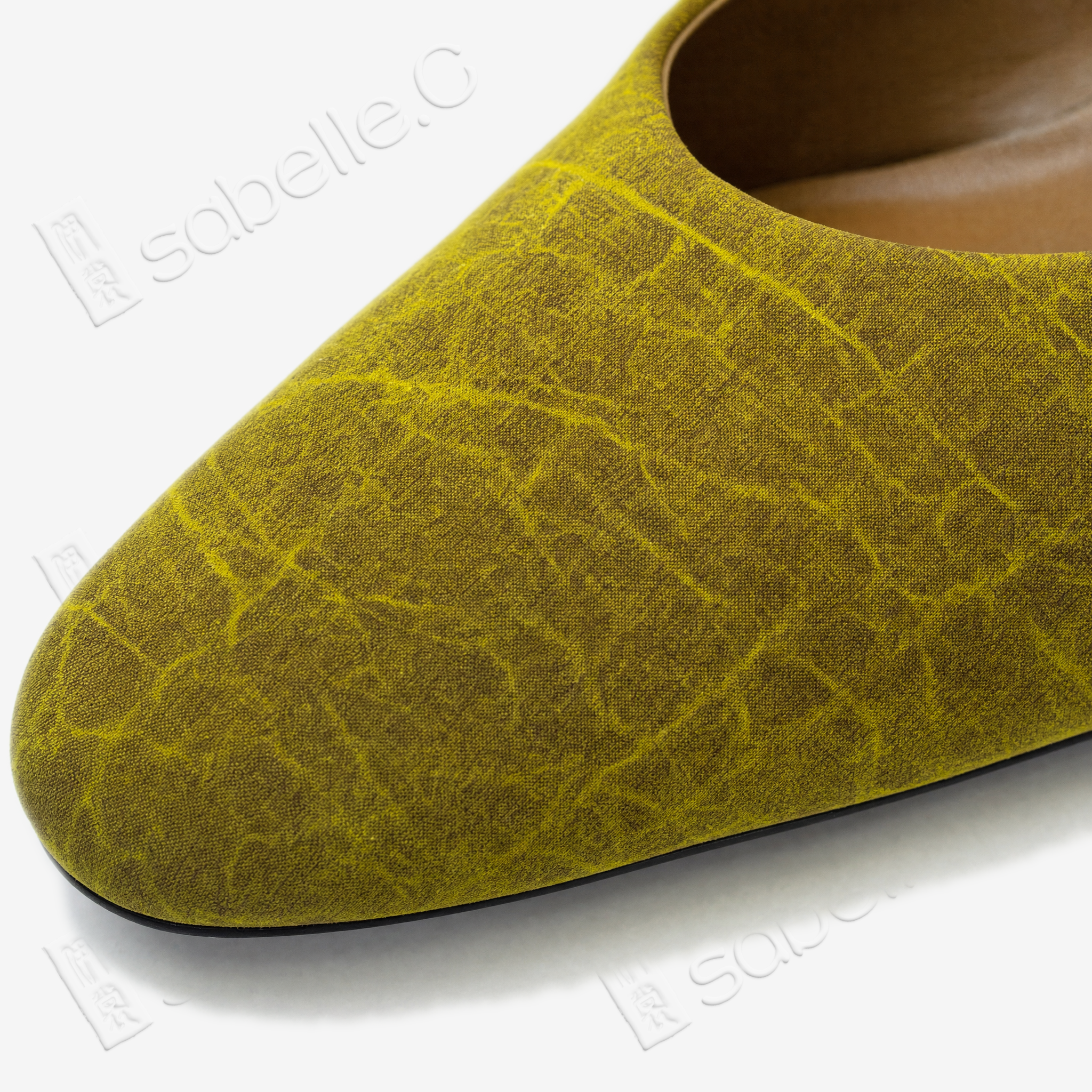 Crackled-Texture Gambiered Canton Silk Buckle Heels - 龜裂紋香雲紗高跟鞋