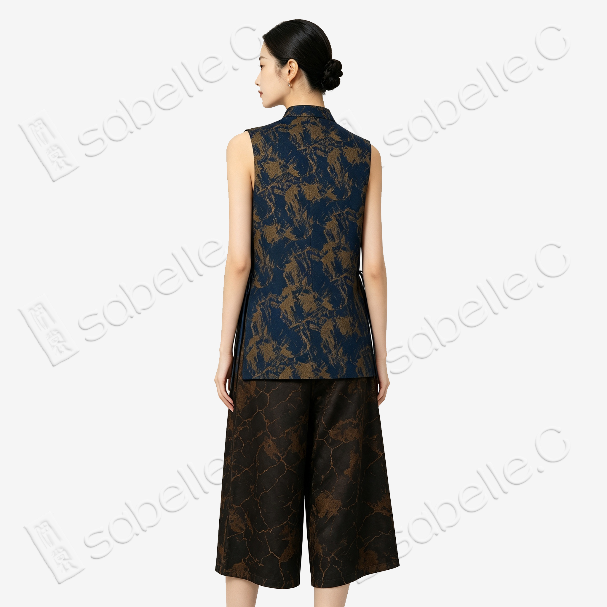 Gambiered Canton Silk Sleeveless Top - 「滄藍金繪」香雲紗無袖上衣