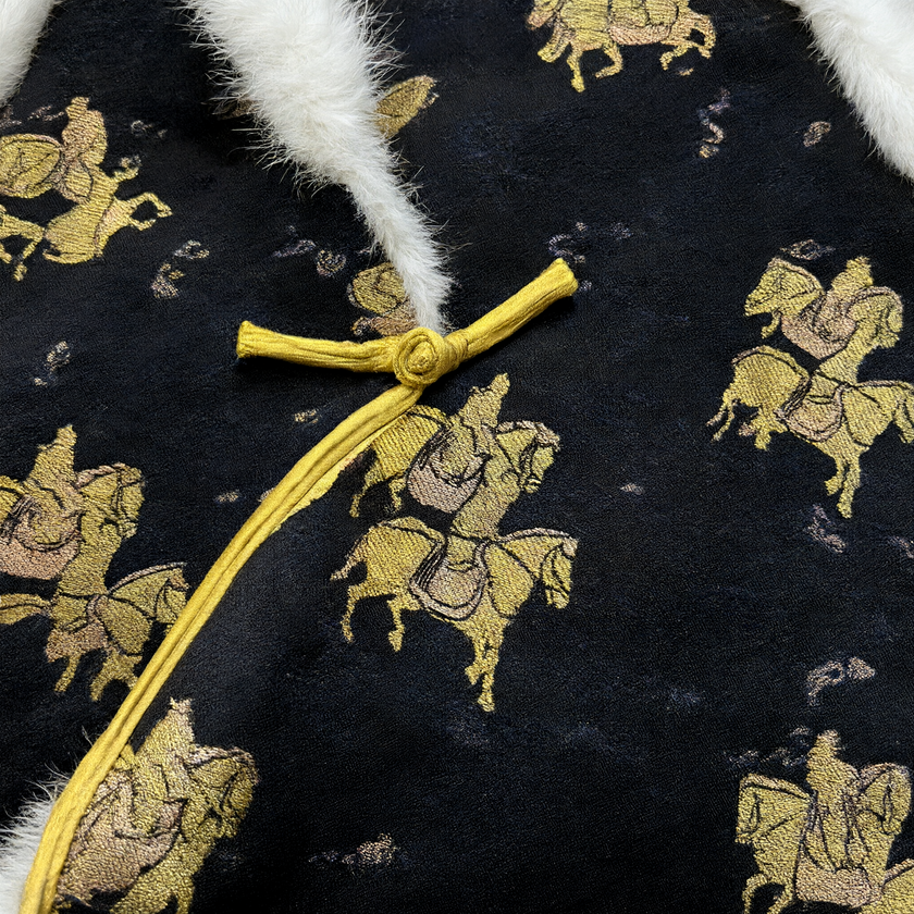 Song Brocade Hunting Motif Fur Trim Vest - 宋錦獵騎紋毛邊馬甲